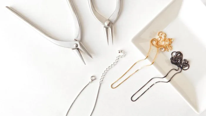 ネックレスチェーンの修理・切り売りのマリコ チェーン修理・加工に使う工具と留め具パーツ