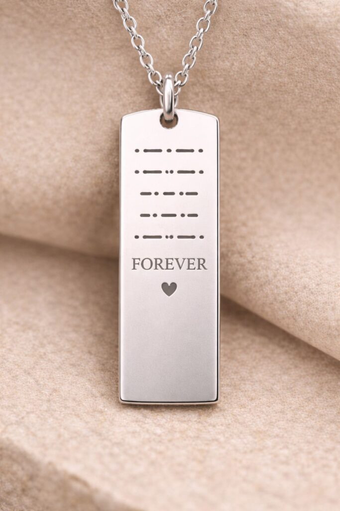 お揃いブレスレットを手作りできる縦長プレート。モールス信号とFOREVERを刻印したペアアクセサリー