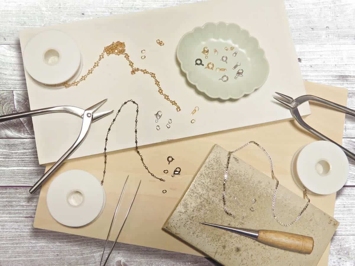 ネックレスチェーンの修理・切り売りのマリコ チェーン修理・加工に使う工具と留め具パーツ