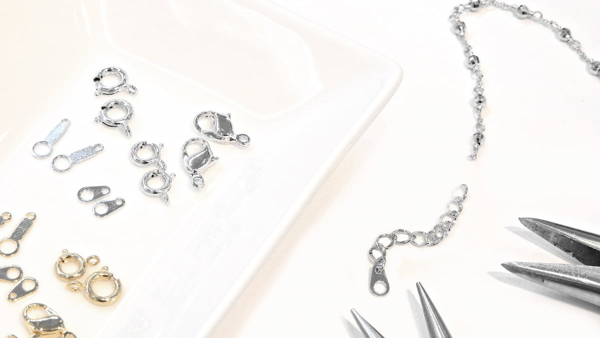 ネックレスチェーンの修理・切り売りのマリコ チェーン修理・加工に使う工具と留め具パーツ
